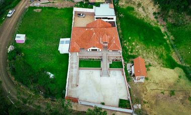 Amplia Casa con Terreno de Venta, Sector Ricaurte, Vía a Llacao
