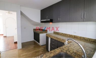 ¡Alquila Tu Chalet Recién Remodelado Cerca De La Universidad De Lima!