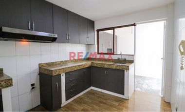 ¡Alquila Tu Chalet Recién Remodelado Cerca De La Universidad De Lima!