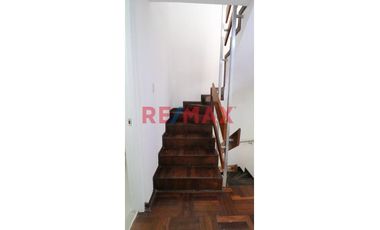 ¡Alquila Tu Chalet Recién Remodelado Cerca De La Universidad De Lima!