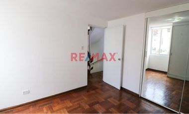 ¡Alquila Tu Chalet Recién Remodelado Cerca De La Universidad De Lima!