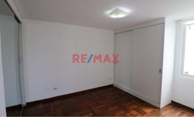 ¡Alquila Tu Chalet Recién Remodelado Cerca De La Universidad De Lima!