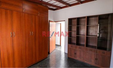 ¡Alquila Tu Chalet Recién Remodelado Cerca De La Universidad De Lima!