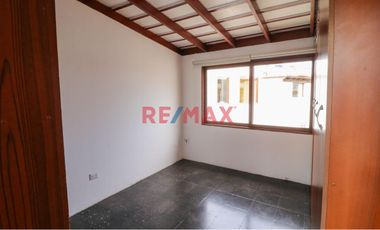 ¡Alquila Tu Chalet Recién Remodelado Cerca De La Universidad De Lima!