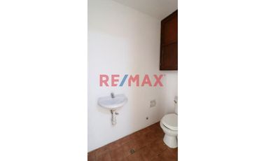 ¡Alquila Tu Chalet Recién Remodelado Cerca De La Universidad De Lima!