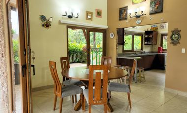 Casa en venta en Pedro Vicente Maldonado, de 3 habitaciones, Quito, Ecuador