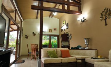 Casa en venta en Pedro Vicente Maldonado, de 3 habitaciones, Quito, Ecuador