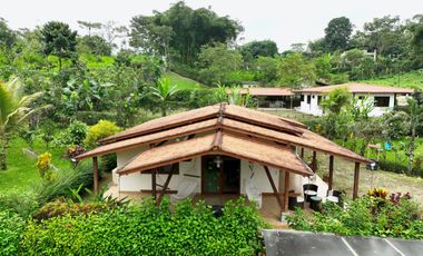 Casa en venta en Pedro Vicente Maldonado, de 3 habitaciones, Quito, Ecuador