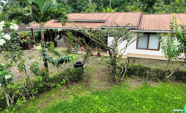 Casa en venta en Pedro Vicente Maldonado, de 3 habitaciones, Quito, Ecuador