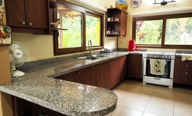 Casa en venta en Pedro Vicente Maldonado, de 3 habitaciones, Quito, Ecuador