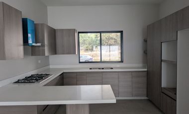 CASA EN VENTA EN ALTARES RESIDENCIAL CARRETERA NACIONAL