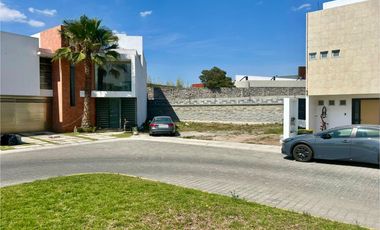 Exclusivo lote en venta en Zona Plateada frente a área verde. ¡Hazlo tuyo!