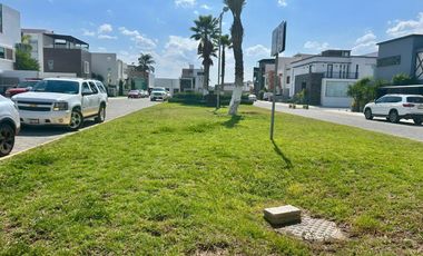 Exclusivo lote en venta en Zona Plateada frente a área verde. ¡Hazlo tuyo!