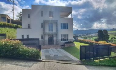 VENTA DE CASA INDEPENDIENTE DE 320 m2 EN LA FLORIDA, VILLAMARÍA, CALDAS.