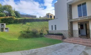VENTA DE CASA INDEPENDIENTE DE 320 m2 EN LA FLORIDA, VILLAMARÍA, CALDAS.
