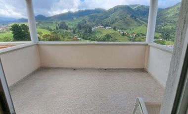 VENTA DE CASA INDEPENDIENTE DE 320 m2 EN LA FLORIDA, VILLAMARÍA, CALDAS.