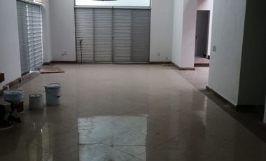PRECIOSA CASA REMODELADA EN VENTA LOMAS DEL SEMINARIO