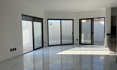 Casa en Renta en condominio Fraccionamiento Carlota Residencial