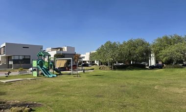 Se vende casa en Solares