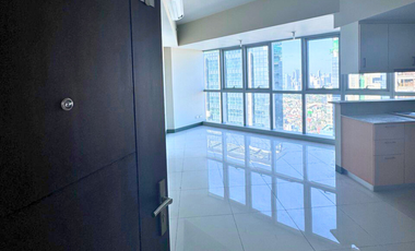 1 Bedroom PENTHOUSE FOR SALE in Uptown Parksuites Tower 2 BGC near International School Manila
