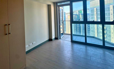 1 Bedroom PENTHOUSE FOR SALE in Uptown Parksuites Tower 2 BGC near International School Manila