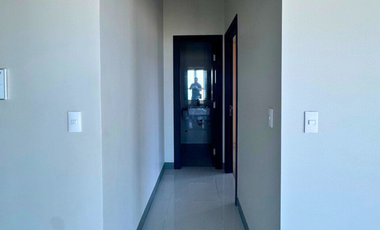 1 Bedroom PENTHOUSE FOR SALE in Uptown Parksuites Tower 2 BGC near International School Manila