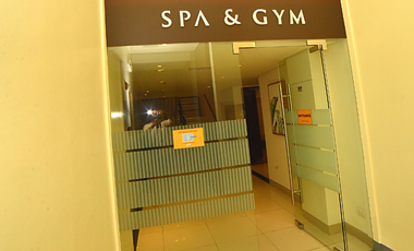 1 Bedroom PENTHOUSE FOR SALE in Uptown Parksuites Tower 2 BGC near International School Manila