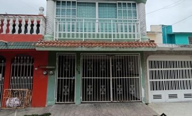 Casa ampliada de 2 recámaras en El Coyol, a media cuadra de J B Lobos