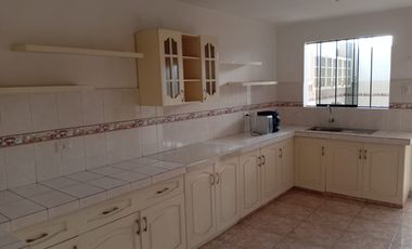 ¡Ubicadisima! Vendo Casa en Av Cutervo - Ica