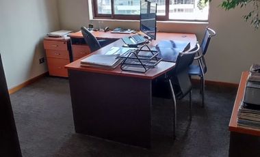 Oficina Remodelada en Venta – Providencia, a Pasos del Metro Los Leones