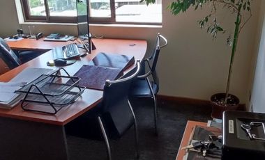 Oficina Remodelada en Venta – Providencia, a Pasos del Metro Los Leones
