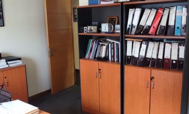 Oficina Remodelada en Venta – Providencia, a Pasos del Metro Los Leones