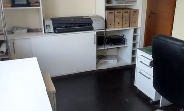 Oficina Remodelada en Venta – Providencia, a Pasos del Metro Los Leones