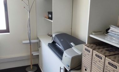 Oficina Remodelada en Venta – Providencia, a Pasos del Metro Los Leones
