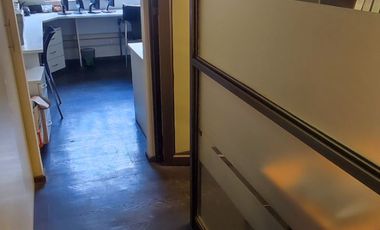 Oficina Remodelada en Venta – Providencia, a Pasos del Metro Los Leones