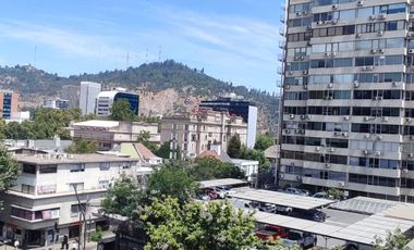 Oficina Remodelada en Venta – Providencia, a Pasos del Metro Los Leones