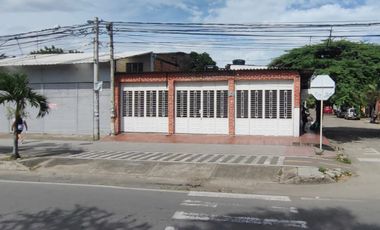 VENTA LOCAL ESQUINERO PATIOS