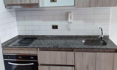 Departamento 1D/1B en Venta Semi Nuevo, Vista Despejada, a Pasos del Metro Hospitales