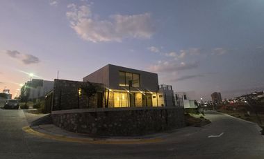 Hermosa Casa Nueva en Cañada del Refugio