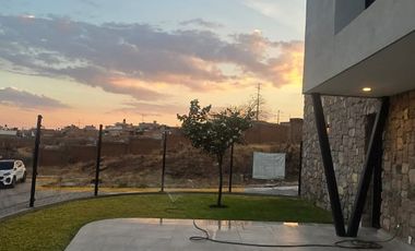 Hermosa Casa Nueva en Cañada del Refugio
