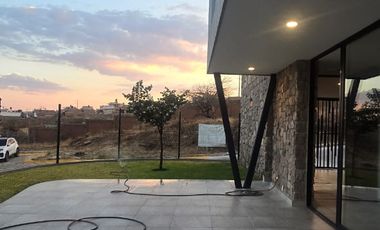 Hermosa Casa Nueva en Cañada del Refugio