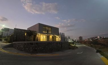 Hermosa Casa Nueva en Cañada del Refugio