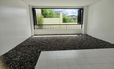 FAIRWAY VIEW HOUSE AND LOT IN ANTIPOLO