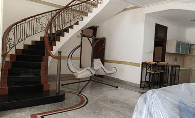 Rumah 2 Lantai Fully Furnished Dharmahusada Indah Surabaya