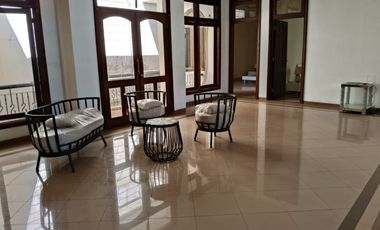 Rumah 2 Lantai Fully Furnished Dharmahusada Indah Surabaya