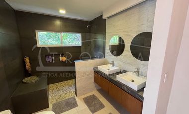CASA SARA ¡Vive bajo el sol de Aldea Kaan en el corazón del paraíso!