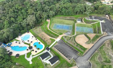 Terreno en urbanización cerca de Quito