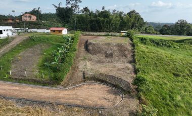 Terreno en urbanización cerca de Quito