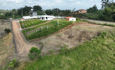 Terreno en urbanización cerca de Quito