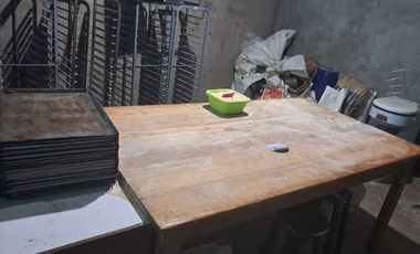 ANTICRETICO DE CASA CON NEGOCIO DE  PANADERÍA EQUIPADA